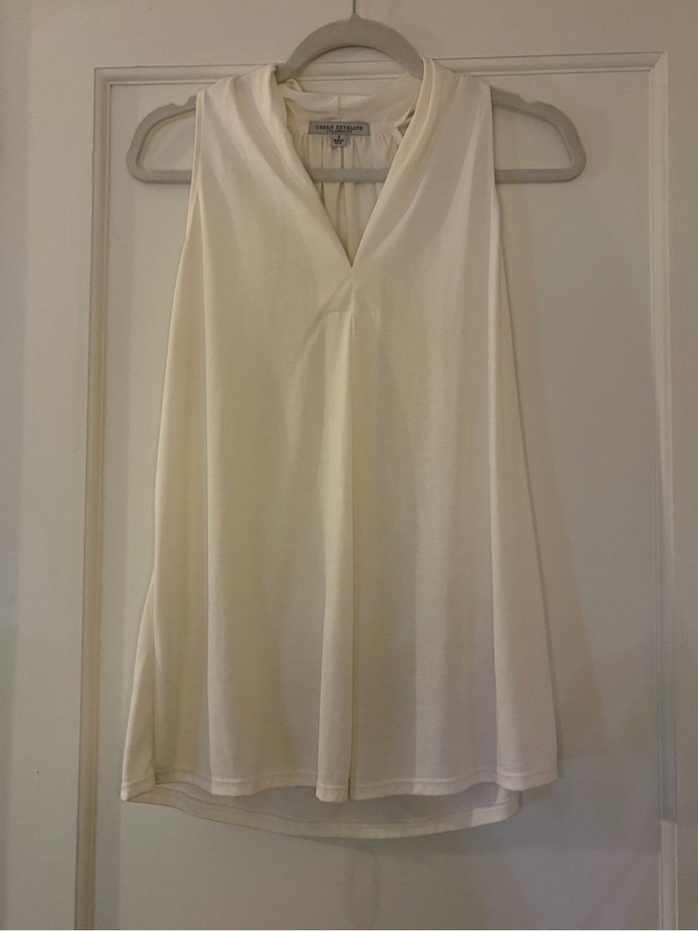 Green Envelope White V-Neck Sleeveless Camisole